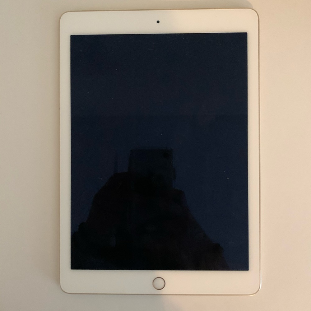 Gold iPad Air 2
